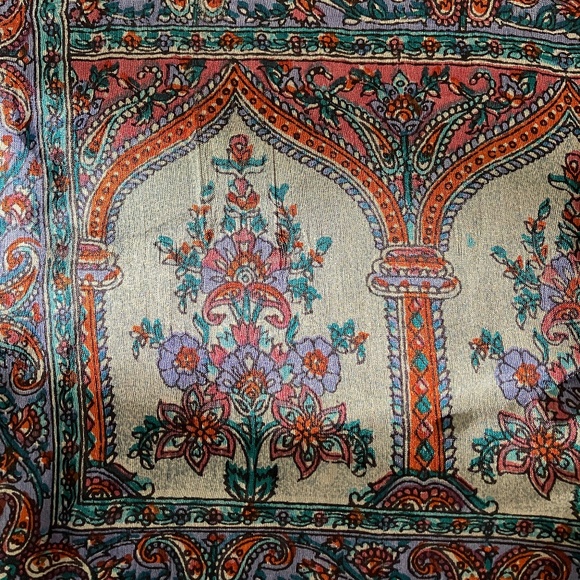 Paisley Pattern Scarf - Picture 4 of 9